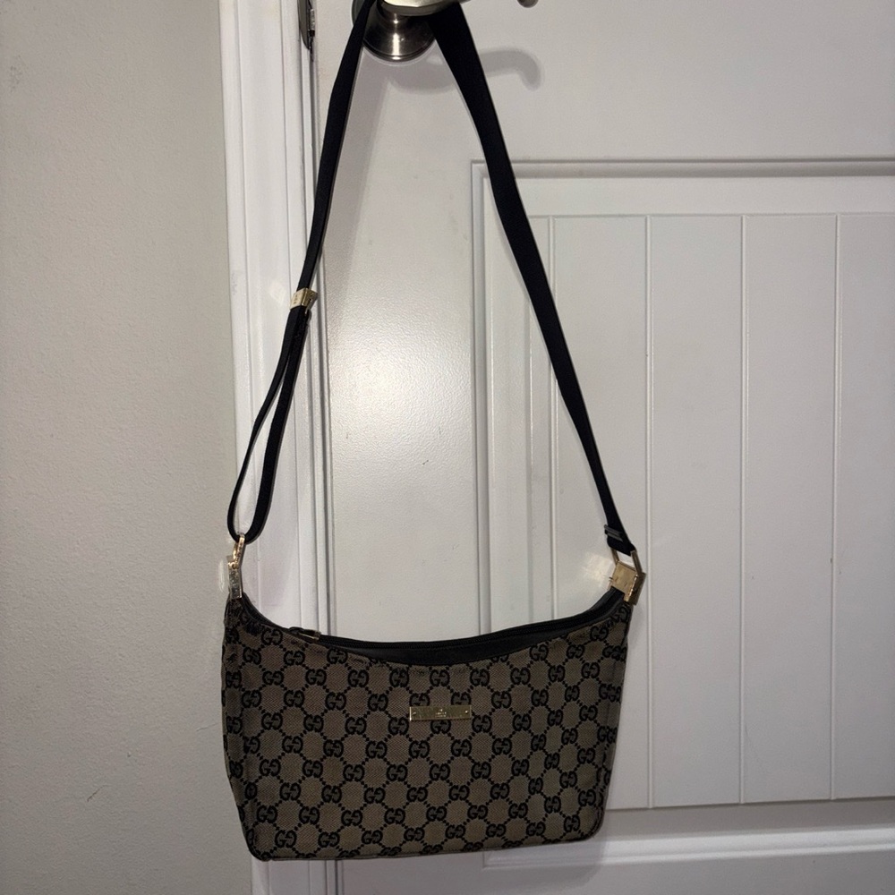 Gucci Beige GG Canvas Shoulder Bag with Black Strap and Gold Hardware - Picture 6 of 7